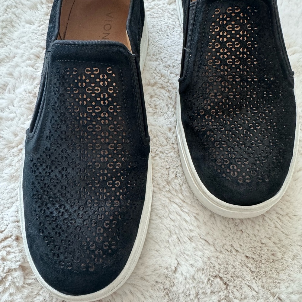 Vionic Kimmie Perforated Suede Slip-On Sneakers – Black – Size 9 – EUC - Picture 9 of 11